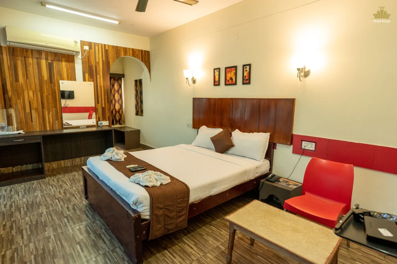 ROYALE ROOM 6 (1).webp